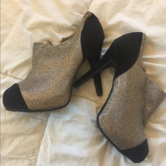 Sparkle Booties NWOT - Picture 2 of 5